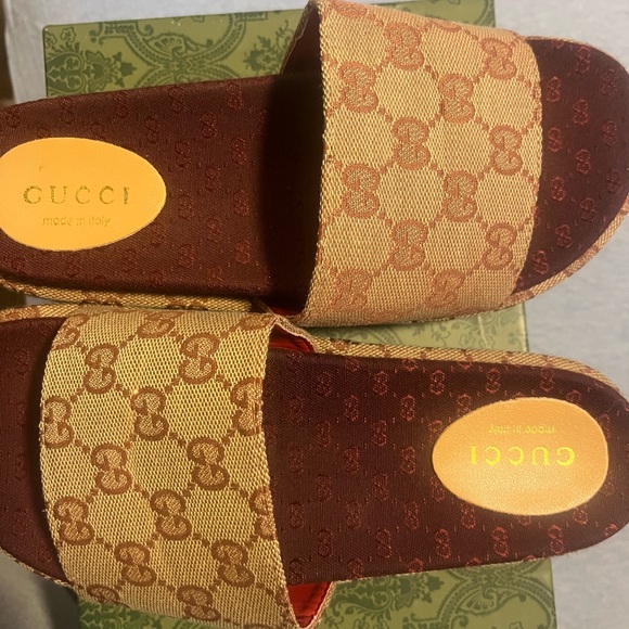Gucci Wedge Sandals❤️🖤💚Size 39❤️💚the color is a reddish brownish combination - Picture 7 of 16